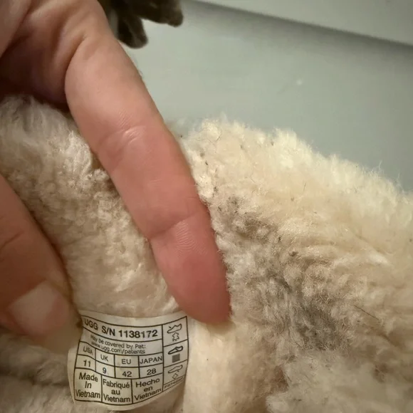 UGG Cream Sheepskin Footwear - Picture 8 of 8